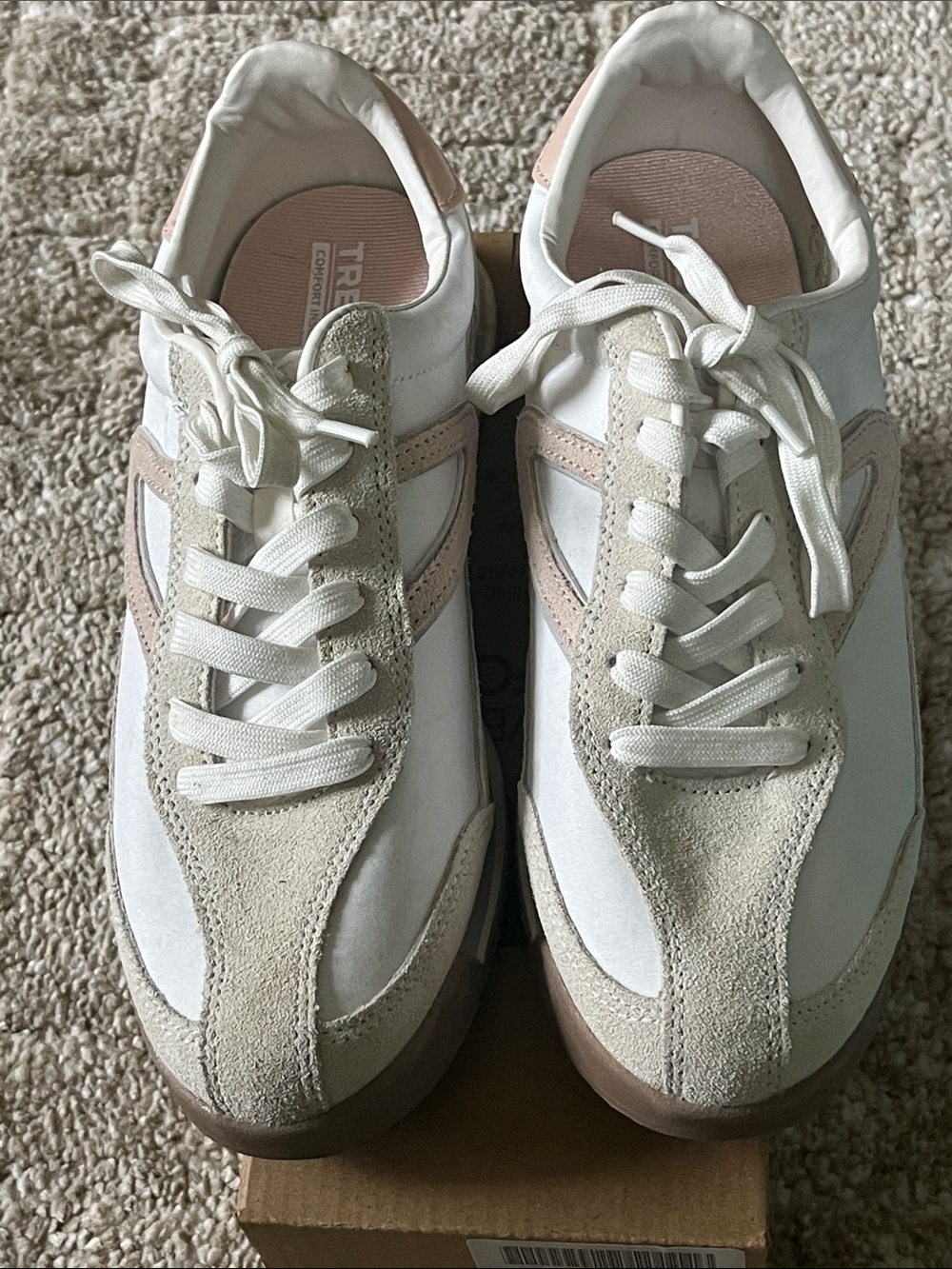 Tretorn White & Blush Women's Lace-Up Sneakers size 8
